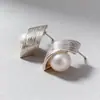 Pendientes de botón de metal incrustado con perlas, de moda, con personalidad, estilo simple de nicho, para mujer, modernos para ir al trabajo
