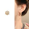 Nuevo Pendiente de Hueso de Oreja de Circonita con Personalidad Exquisito Pequeño Pendiente de Oreja Micro-Pavimentado Joyería Cuadrado de Diamante Completo Azúcar Sensación de Alta Gama Pendiente de Oreja Súper Brillante