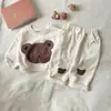 Conjunto de outono e primavera para meninos e meninas, roupas de bebê estilosas, moda infantil da moda, comércio exterior, moletom e calça listrados de urso de desenho animado estilo INS