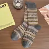 Meias Zhuji de Alta Qualidade com Agulha Dupla e Laço Duplo Estilo Étnico Retrô Meia de Cano Médio para Mulheres, Versátil e na Moda Estilo Old Money Meias de Algodão para o Dia a Dia