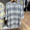 Pedido Japonês 2023 Novo Estilo Verão Casual Solto Listrado Gola Redonda Manga Curta Camiseta de Casal para Homens e Mulheres 457714