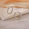 Item popular de comércio exterior: Brincos de Argola Simples em Aço Titânio com Design Clássico Liso, Versáteis para o Dia a Dia, Estoque Pronto de Fábrica para Venda em Lote Misto