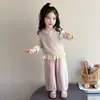 Conjunto de primavera y otoño para niña 2026 nuevo conjunto de tres piezas con chaleco moderno estilo coreano para niños, ropa de otoño para bebé