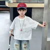 Conjunto de Camisetas de Manga Corta para Niños 2026 Verano Nuevo Estilo Pantalones Cortos de Mezclilla Rasgados para Niños Ropa de Verano Ropa Moderna para Bebés