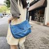 Bolso bandolera para hombre de mezclilla con textura retro, bolso pequeño portátil moderno 2025 nuevo, casual versátil, para teléfono móvil, bolso de hombro para mujer