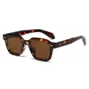 Nuevas gafas de sol cuadradas clásicas europeas y americanas para hombre y mujer, con detalles de remaches, modernas y versátiles, gafas de sol personalizadas para exteriores casuales