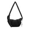 Bolsa de Ombro de Nylon Estilosa e Simples em Formato de Dumpling para Mulheres, Novo Design Leve de Inverno 2025 Bolsa de Mão e Bolsa Transversal em Formato de Nuvem