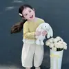 Conjunto de Ropa de Primavera para Niñas 2026 Nuevo Elegante Conjunto de Dos Piezas con Cárdigan de Encaje de Manga Larga y Pantalones Casuales de Lunares para Niños