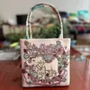 Bolso nuevo de estilo étnico, con tela color arena y bordado, un diseño fresco y casual, con bordado de hilo dorado a doble cara, una bolsa pequeña de tela y una bolsa estilo Hanfu