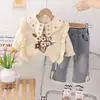 Conjunto de 3 Peças para Meninas 2024: Colete de Tricô com Renda e Gola Grande, Calça Jeans de Corte Reto - Venda por Atacado do Fabricante