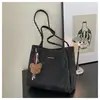 2025 Nueva Moda Otoño e Invierno Bolso de Hombro de Cuero Nobuck Bolso Casual para Mujer Bolso de Mano de Alta Gama