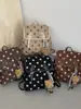 Mochila Escolar Transfronteiriça Outono 2026 para Mulheres, Versão Coreana, Moda Vintage Versátil Mochila de Bolinhas