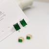 Pendientes elegantes personalizados con hebilla Tremella S925 para mujer, con diamantes rectangulares esmeralda y circonita negra.