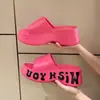 2026 Nuevas Chanclas de Exterior de EVA con Suela Gruesa de Moda para Mujer, con Sensación de Caminar sobre las Nubes para Verano, Sandalias Deslizantes Transfronterizas para Uso en Casa