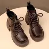 Botines para Mujeres Petitas para Aumentar la Altura Estilo Callejero Británico 2026 Invierno Nuevos Tacón Grueso de Moda Hacen que los Pies Parezcan Más Pequeños Botas Martin de Lana Fina