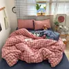 Juego de cama de cuatro piezas, juego de tres piezas de gasa de doble capa con estampado de dibujos animados, sensación de nube Clase A, sábana plana y sábana bajera, envío directo del fabricante