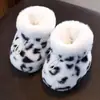 Sapatos de bebê inverno 0-3-6 meses sola macia 9 meias mais veludo quente sapatos de algodão pés de recém-nascido não caem sapatos proteção