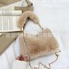 Bolso de felpa de otoño e invierno 2023, nuevo bolso de mujer con cadena de nicho, bolso de mensajero de moda, pequeño bolso cuadrado, bolso peludo