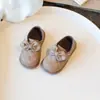 Zapatos de piel con lazo para niña, nueva colección primavera/otoño 2026, zapatos Mary Jane tipo princesa de suela suave para niños, zapatos planos de piel de talla pequeña