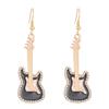 Aretes de guitarra de aleación con diamantes de gota de aceite, estilo punk lindo de nicho de moda europea y americana, temperamento combinable, aretes clásicos