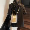 Bolsa Retro de Design Nicho para Mulheres 2025 Verão Novo Estilo Bolsa Transversal Personalizada Moderna Bonita Bolsa Pequena Quadrada de Ombro Único