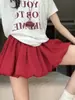 Falda Floral Roja Estilo Coreano para Mujer, Nuevo Verano 2026 de Cintura Alta Versátil Corta Abullonada, Corte Holgado para el Trabajo