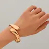 Accesorios de mano populares europeos y americanos transfronterizos: pulseras y joyas de metal hueco con muelle, de borde ancho, simples, modernas y únicas, exageradas