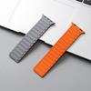 Correa de Reloj Magnética de Silicona de Dos Colores y Tres Plantas Adecuada para Apple Generación 6789 iWatch S10 Ultra Pulsera
