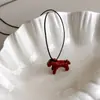 Colar com Pingente de Cavalo Gota de Óleo Minimalista Moda Estilo Cool Personalidade Corrente de Suéter Joia de Nicho com Temperamento para Mulheres com Acabamento de Alto Padrão