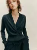 [Experiência Luxuosa] Suéter de malha com decote V cruzado, simples e estiloso, feito de lã merino ultrafina para mulheres