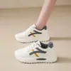 Zapatillas de papá transfronterizas de comercio exterior, nuevas zapatillas deportivas de suela gruesa para primavera y otoño 2025, zapatos casuales con cordones de punta redonda y plataforma