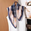 Lenço Quadrado Elegante Floral 70cm para Mulheres, Lenço de Seda Suave e Gracioso, Novo Lenço Decorativo Versátil de Primavera e Verão, Lenço de Pescoço para Mulheres