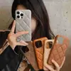 Capa de celular em couro com padrão Maillard para Apple 15promax iPhone14 losango 13 resistente a quedas 15pro feminina luxo