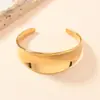 Pulseira nova aberta transfronteiriça pulseira lisa irregular banho de alta qualidade pulseira de aço titânio ouro 18K joia para casais