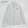 Camisa masculina de manga longa com listras verticais estilo retrô americano, corte solto, adequada para primavera e outono, estilo de rua, casual e versátil, com colarinho de lapela