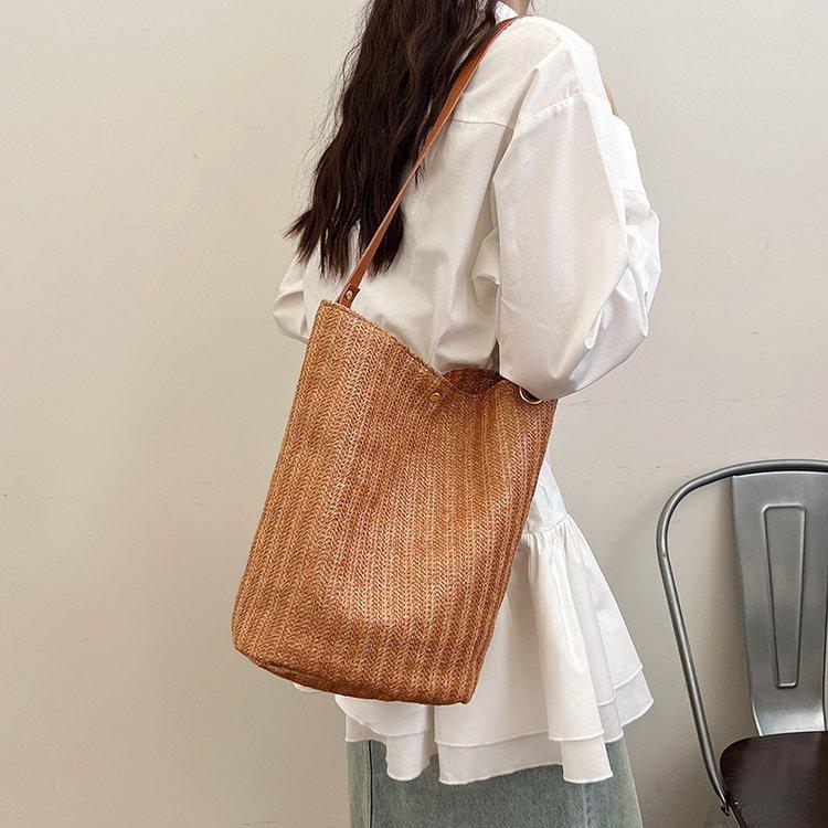 编织包女包新款潮2024夏草编简约百搭小清新水桶包个性单肩斜