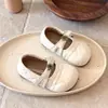 Zapatos de princesa a cuadros estilo Chanel para niños con punta de mango, nuevo modelo primavera y otoño 2026, zapatos de cuero versátiles con lazo para salir