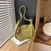Moderna Bolso Cubo Grande Nuevo para Mujer 2026 Estilo Coreano Hueco Bolso de Hombro Único Versátil Bolso Cruzado para el Viaje Diario