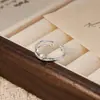 Anel liso para mulheres, moderno e único, design de nicho, luxo leve, simples e requintado, conjunto de três peças, anel ajustável, elegante
