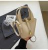Bolsa Rosa de Nicho Grande Capacidade para Mulheres 2025 Nova Transversal de Mão Cesta de Legumes para o Dia a Dia Bolsa Carteiro Balde para Sogra