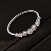 Pulseira com Pingente de Bola de Vidro Transparente Doce Coreana Design de Pulseira de Luxo Leve de Alta Qualidade Joia de Mão de Nicho