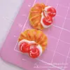 Simulação de comida e frutas de brincar pão de creme de cola para artesanato DIY capa de celular chaveiro cordão para presilha acessórios de resina atacado