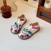 Zapatos romanos para niños, sandalias para niñas, punta cerrada, nuevo modelo de verano 2026, zapatillas para niños grandes, zapatos de princesa de moda, calzado infantil