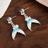 Pendientes franceses huecos de plata 925 estilo nuevo personalizados con diamantes, pendientes vintage de lujo ligero de mariposa nicho personalizados con perlas para mujer