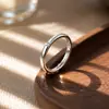 Bajo el Árbol Banyan Plata de Ley S925 Simple Anillo de Banda Lisa con un Solo Diamante Anillo de Pareja Chapado en Oro de 14K Anillo de Par de Propuesta de Alta Gama