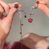 Aretes Retro de Moda de Lujo Ligero Asimétricos de Rosa Roja de Una Pieza con Clip para la Oreja Personalidad Única Accesorios para la Oreja que Combinan con Todo