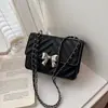 Bolsa de corrente feminina de luxo leve inspirada em Chanel 2025 novo modelo nicho versátil texturizada para ombro e transversal moderna
