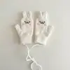 Luvas de Bebê Qiunan Novo Estilo de Inverno Fofas de Desenho Animado Quentes e à Prova de Frio Luvas de Mão com Tira no Pescoço para Meninos e Meninas