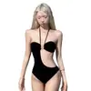 Traje de baño de una pieza coreano de moda con cuello halter 2026, nuevo y popular para aguas termales, traje de baño sexy de corte ajustado que revela la cintura para mujeres de vacaciones