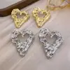 Brincos Personalizados Europeus e Americanos Vazados de Coração de Lava, Brincos Metálicos Exagerados Retrô, Brincos Elegantes de Design de Alta Qualidade